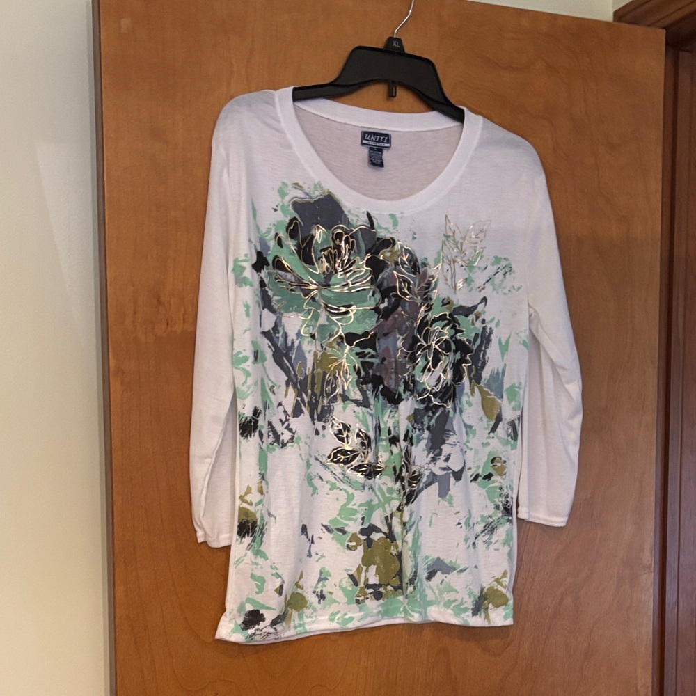 Sag Harbor White Top with Green and Gray Floral Design